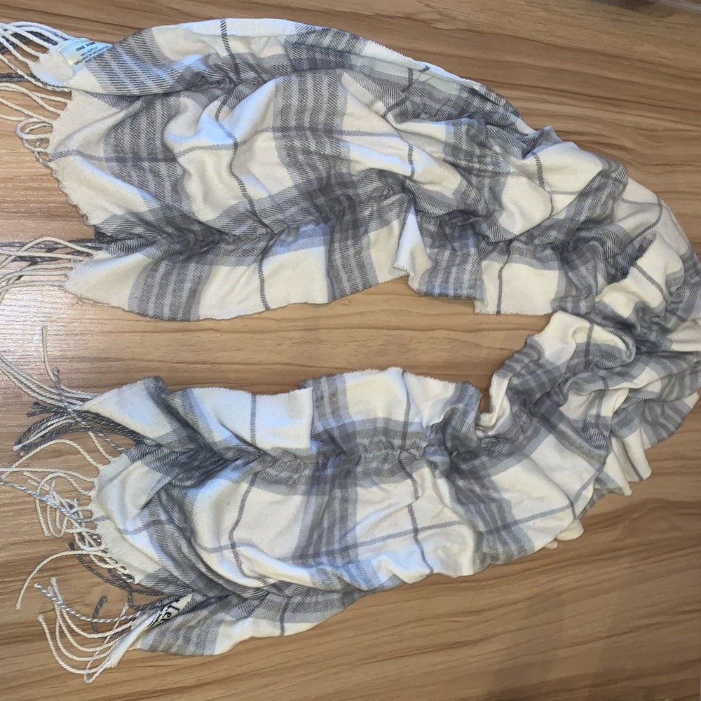 L.E.I Plaid Rouched Scarf